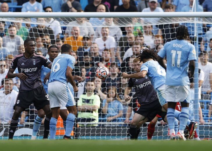 2023-09-02T145502Z_273898603_UP1EJ9215FOLF_RTRMADP_3_SOCCER-ENGLAND-MCI-FUL-REPORT