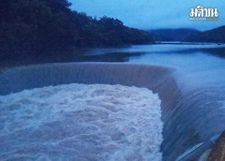 น้ำหมานล้นสปิลเวย์2