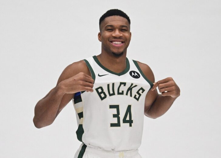 2023-10-02T211616Z_351385281_MT1USATODAY21555115_RTRMADP_3_NBA-MILWUAKEE-BUCKS-MEDIA-DAY