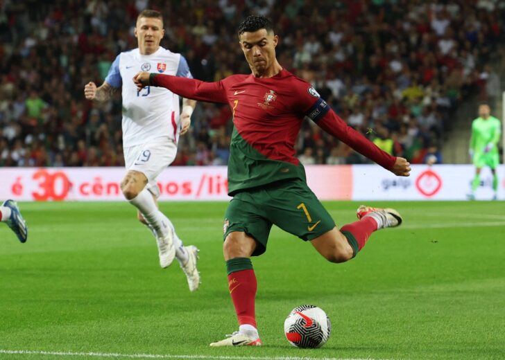 2023-10-13T190209Z_1480234516_UP1EJAD1GVJ7O_RTRMADP_3_SOCCER-EURO-POR-SVK-REPORT