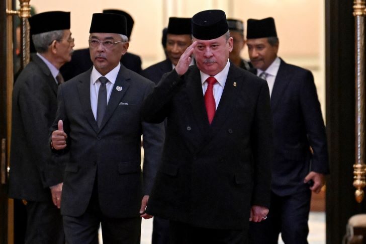 2023-10-27T050424Z_671394884_RC2S04AB2539_RTRMADP_3_MALAYSIA-POLITICS-KING