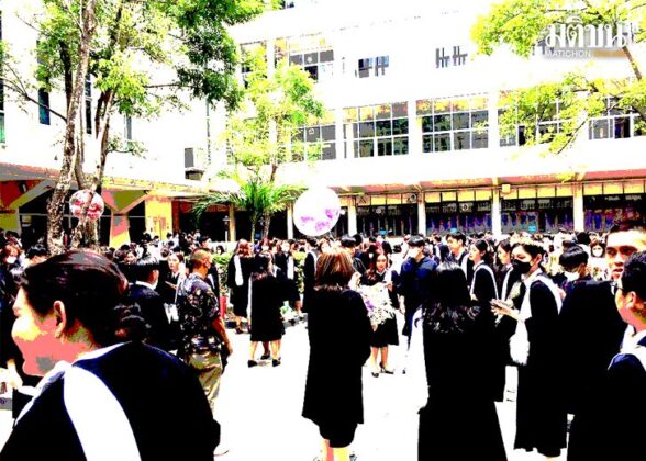 ฉีกค่านิยมเก่า ตีความใหม่ (ของขวัญ) ‘รับปริญญา’ สมมงดีเอ็นเอเพื่อสังคม