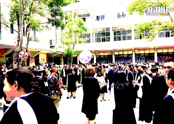 ฉีกค่านิยมเก่า ตีความใหม่ (ของขวัญ) ‘รับปริญญา’ สมมงดีเอ็นเอเพื่อสังคม