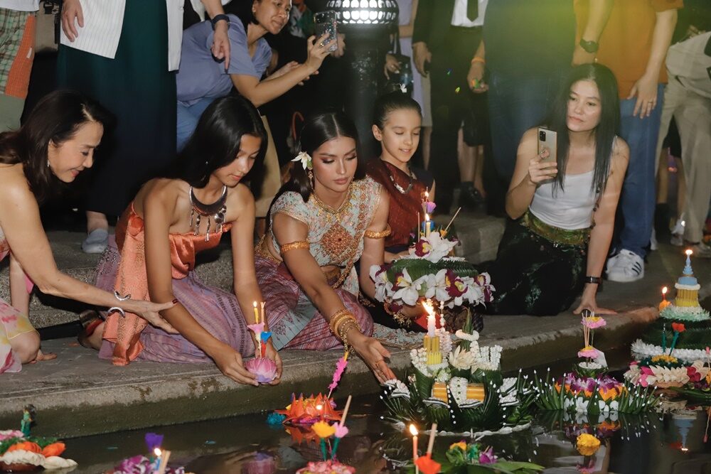 แอนโทเนีย ลอยกระทง