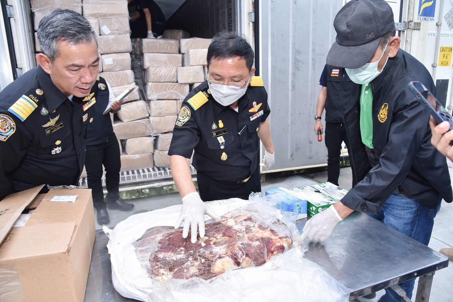 หมูเถื่อน