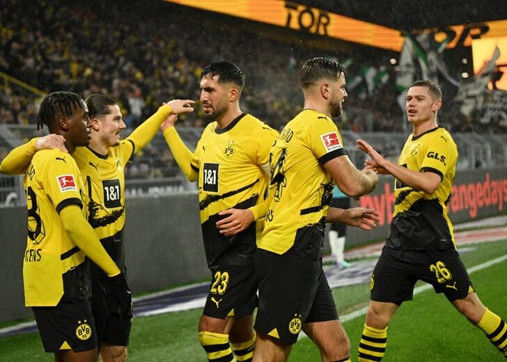 Football: Bundesliga - day 12: Borussia Dortmund v Borussia Moenchengladbach