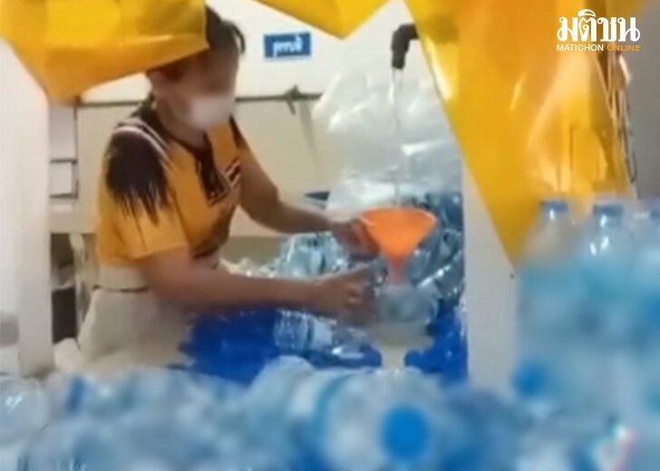 ตะลึง ว่อนคลิปเบื้องหลังโรงงานผลิตน้ำขวด เปิดก๊อก กรอกเอง 'กับมือ'