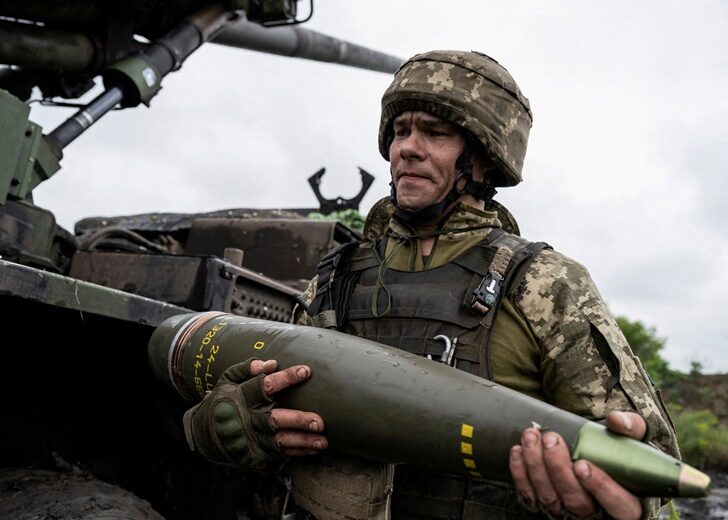 FILE PHOTO: Ukrainian service member carries a shell for a Caesar self-propelled howitzer before firing towards Russian troops near Avdiivka