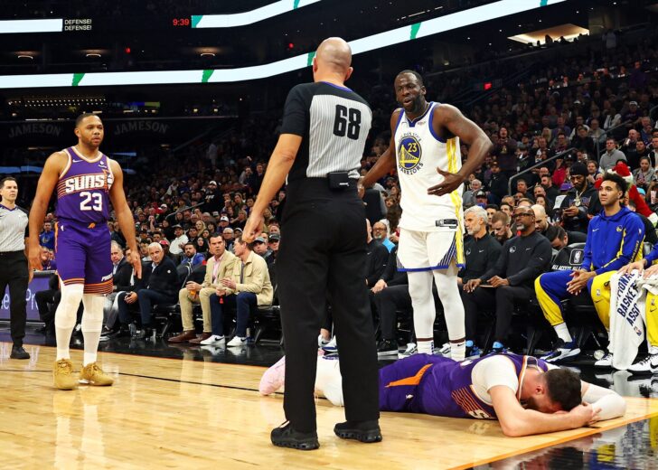 2023-12-13T044425Z_149774286_MT1USATODAY22093666_RTRMADP_3_NBA-GOLDEN-STATE-WARRIORS-AT-PHOENIX-SUNS