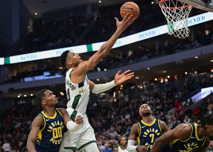 2023-12-14T043309Z_1692289528_MT1USATODAY22101384_RTRMADP_3_NBA-INDIANA-PACERS-AT-MILWAUKEE-BUCKS
