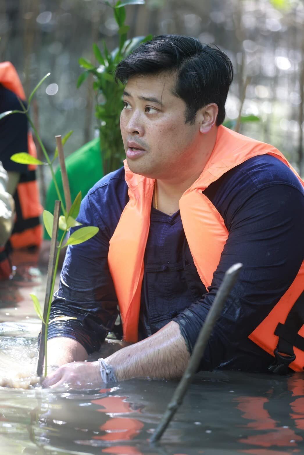 ท่านอ้น ร่วมกิจกรรมปลูกป่าชายเลน ที่จ.สมุทรสงคราม
