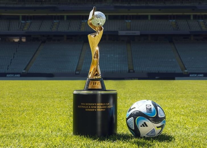 4LEMXFX_Football_World_Cup_trophy_generic_jpg