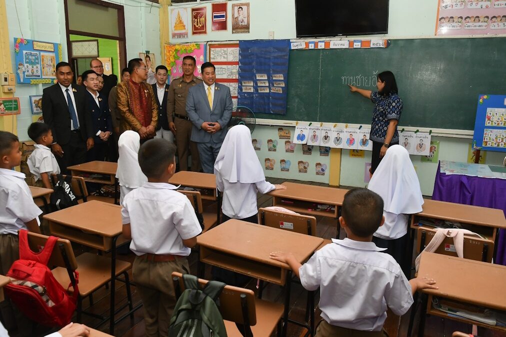 ท่านอ้น วัชเรศร วิวัชรวงศ์ มอบทุน นร.มุสลิม