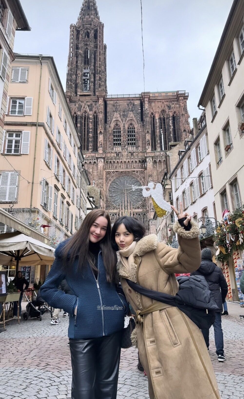 ลิซ่า ลลิษา มโนบาล หรือ ลิซ่า BLACKPINK