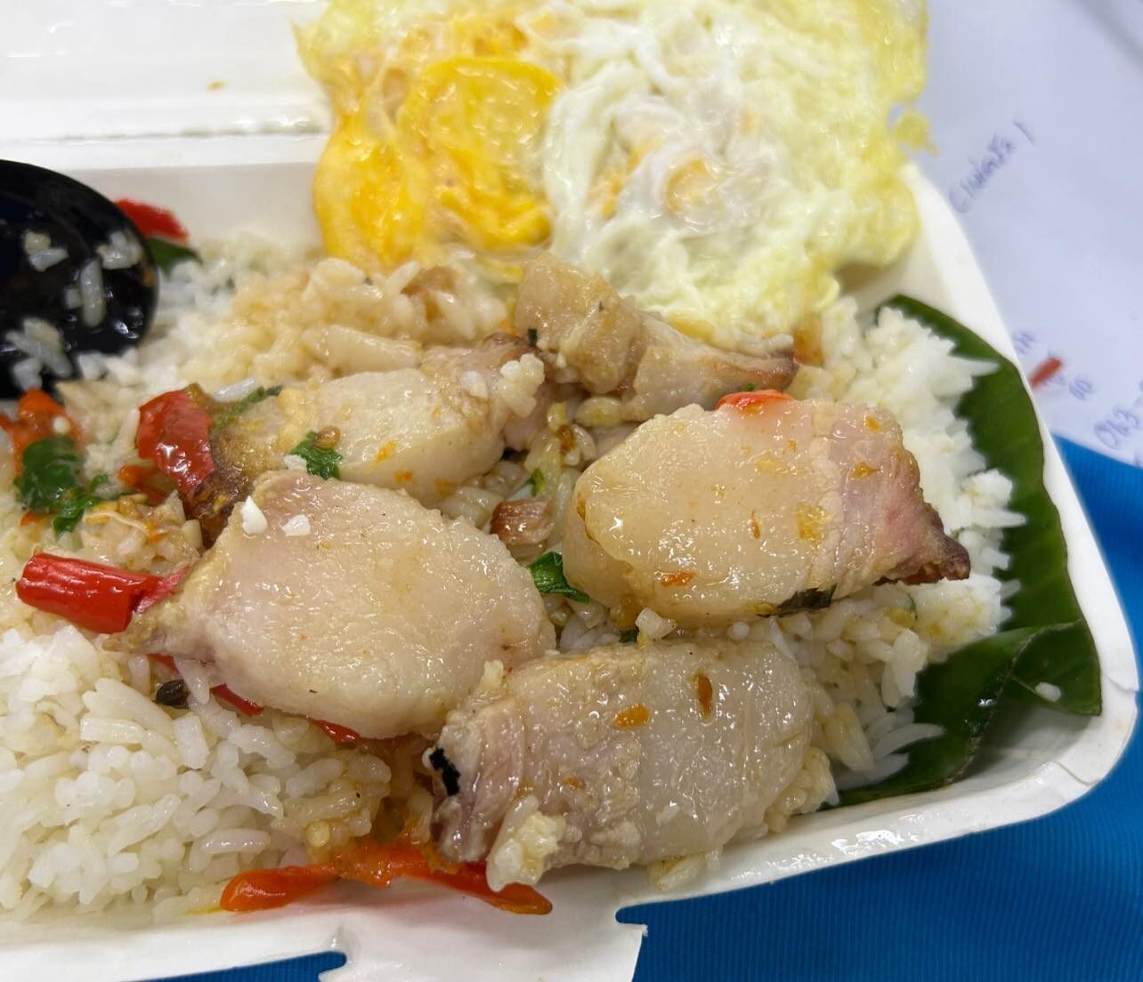 กะเพราหมูกรอบ