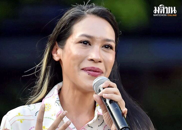 ทราย เจริญปุระ แง่งาม 30 ปีในวงการ แม้เวิร์ก (ไร้) บาลานซ์ ‘ยังมีความหลังให้คิดถึง’