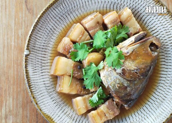 ‘หมูสามชั้นอบหัวปลาเค็ม’ กับข้าวจีนยอดนิยม