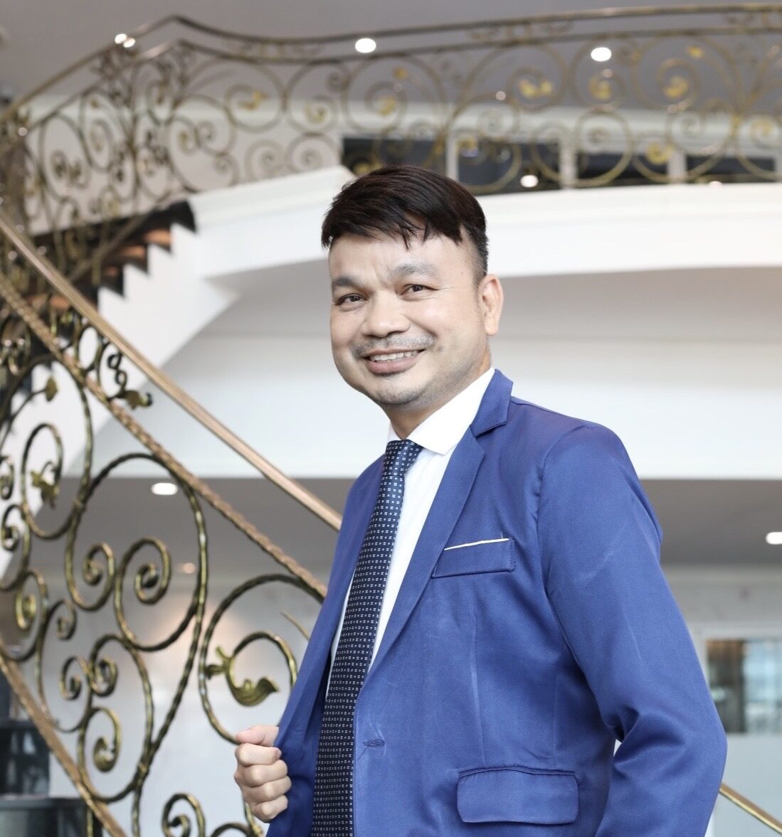 นายธีรยุทธ แก้วสิงห์