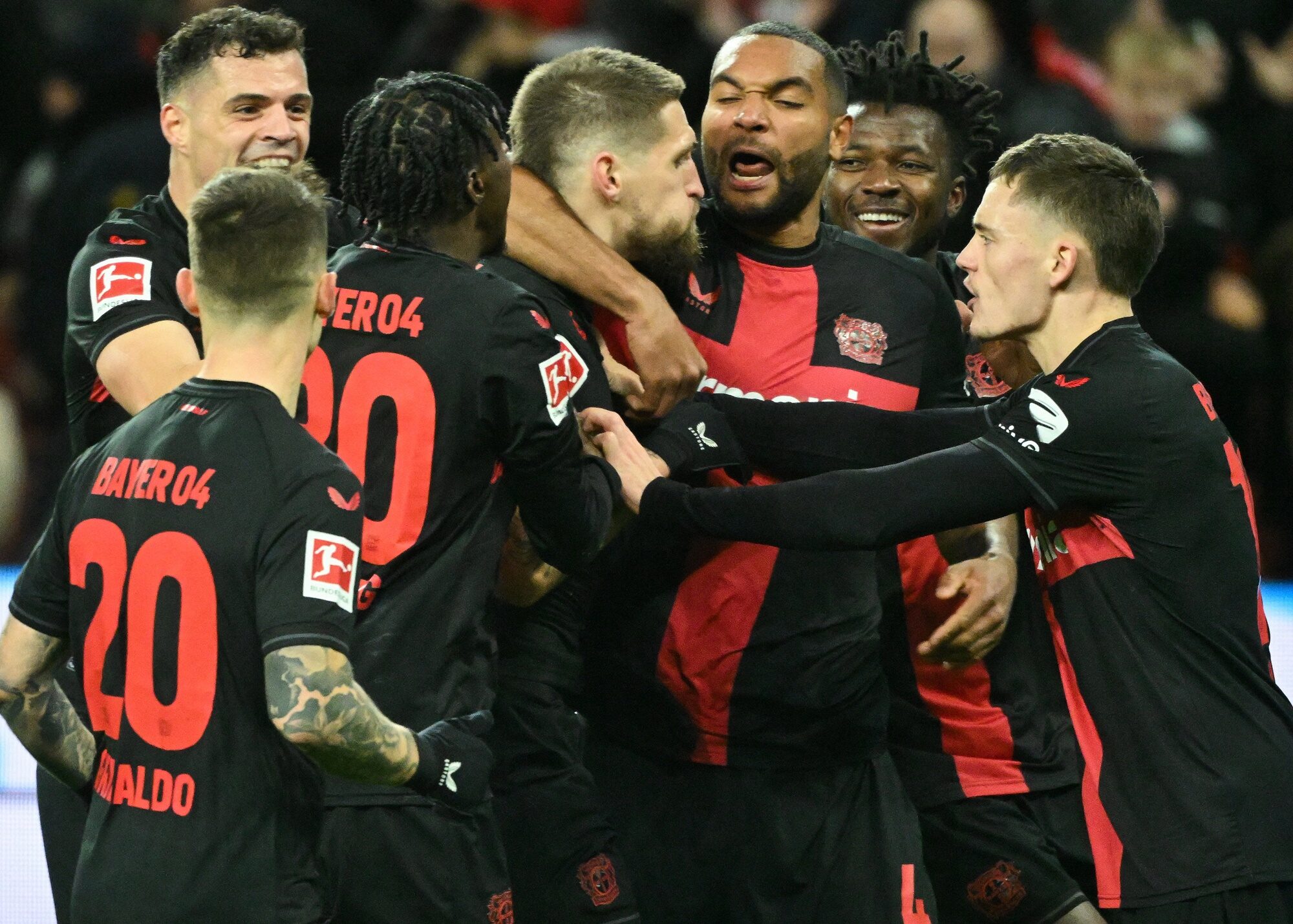 เลเวอร์คูเซ่นเฉือนชัย 2-1 ทำสถิติไร้พ่ายวงการลูกหนังเมืองเบียร์ 33 นัดติด