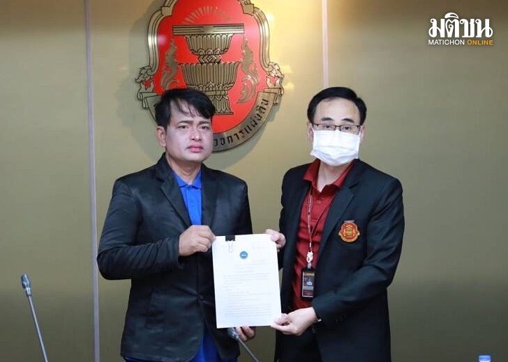กลุ่มปกป้อง-ยื่นตรวจสอบธนาธร