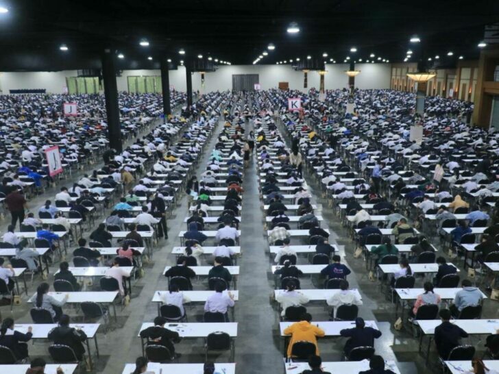 จราจรปากเกร็ดแน่น นักเรียนสอบเข้าเตรียมอุดมกว่าหมื่นคน