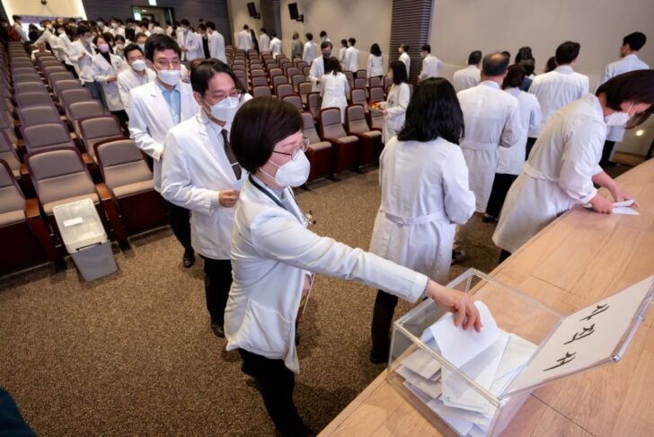 2024-03-25T023130Z_1996645070_RC2QS6ANFY7W_RTRMADP_3_SOUTHKOREA-HEALTHCARE (1)