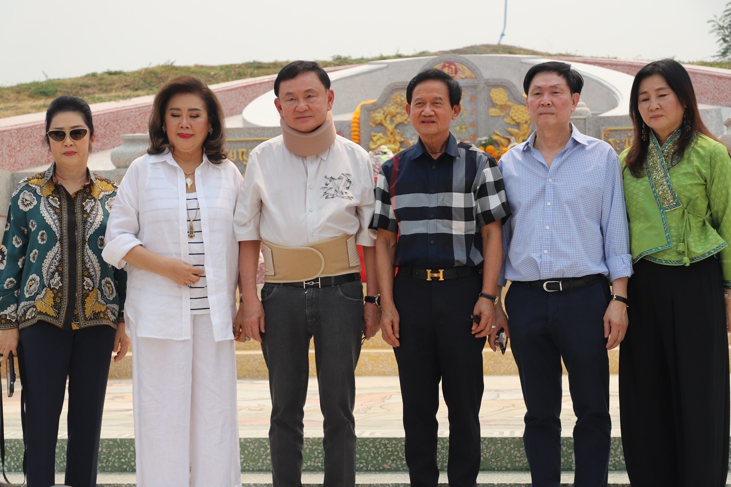 ถ่ายรูปร่วมพี่น้อง