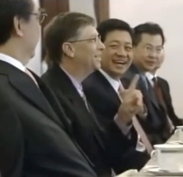 นายกฯทักษิณ ชินวัตร ได้พบปะหารือและเลี้ยงอาหาร บิล เกตส์ CEO ไมโครซอฟท์ เมื่อปี2546
