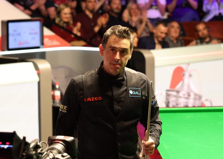 2024-05-01T203402Z_1715901135_UP1EK511L4O1J_RTRMADP_3_SNOOKER-WORLDCHAMPS