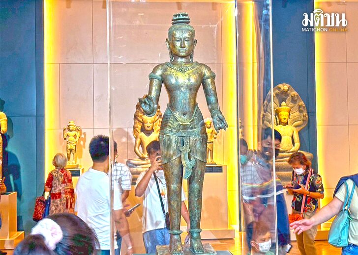 6 เล่มต้องอ่าน ในวันเวลคัม ‘โกลเด้นบอย’