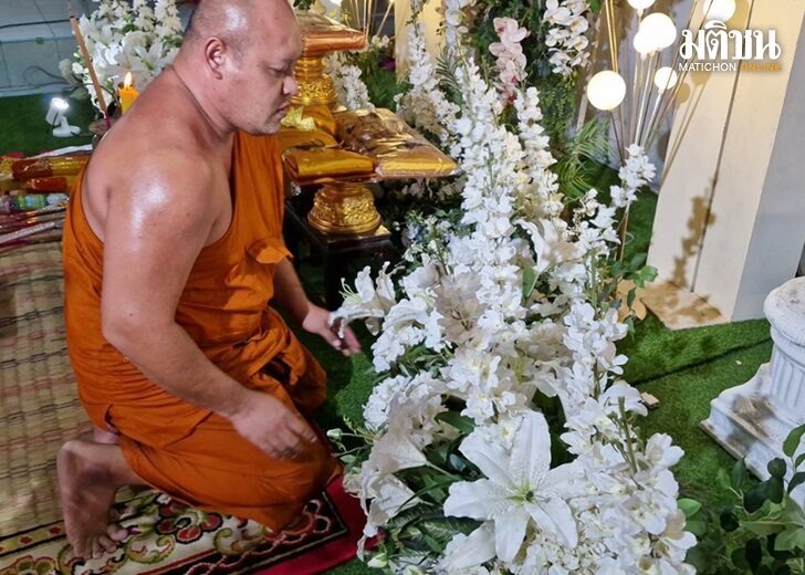พระจัดดอกไม้-โคราช