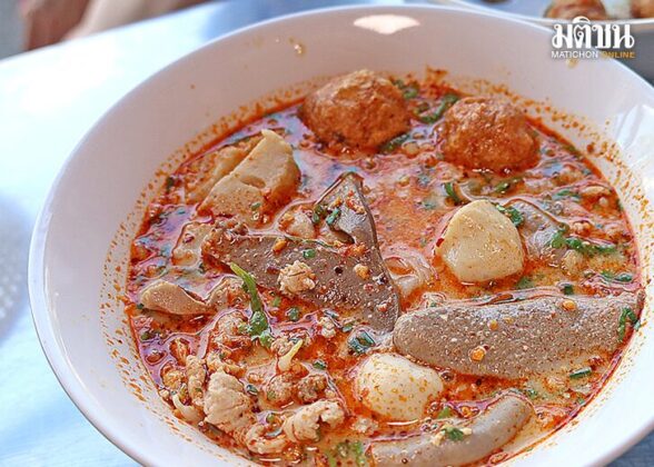 ต.โต้งเตี๋ยวหมู ต้มยำโบราณเครื่องในยอดเยี่ยม จนต้องรีบมาจองที่ก่อนร้านเปิด