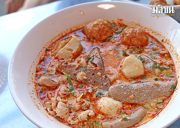 ต.โต้งเตี๋ยวหมู ต้มยำโบราณเครื่องในยอดเยี่ยม จนต้องรีบมาจองที่ก่อนร้านเปิด