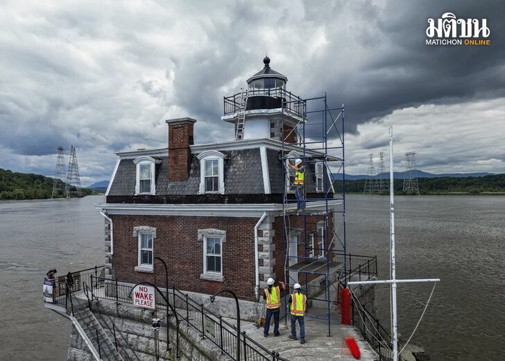 Imperiled Lighthouse