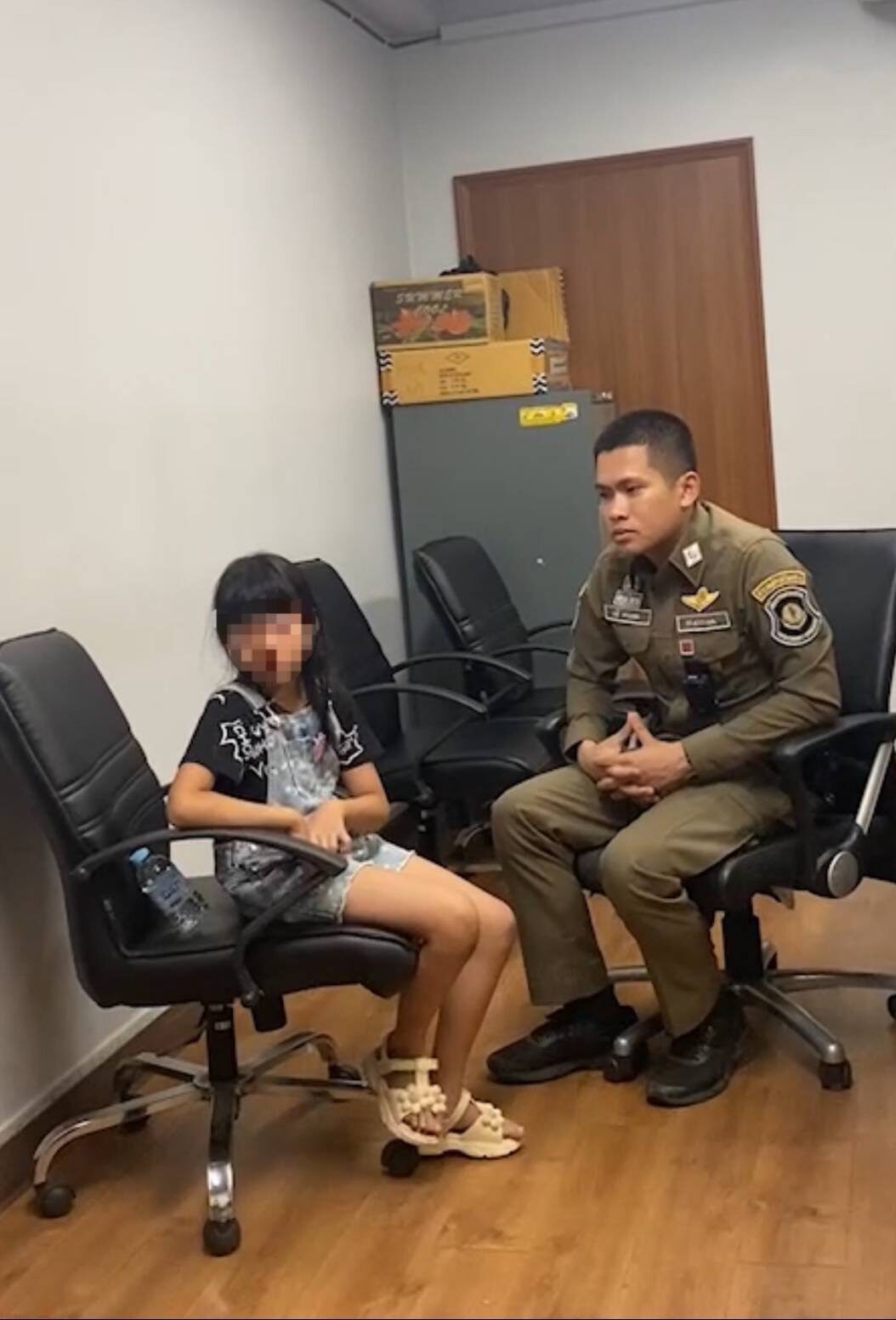 ชื่นชมตร.ทางหลวงมอเตอร์เวย์ ช่วยชีวิต หญิง-ลูกสาว
