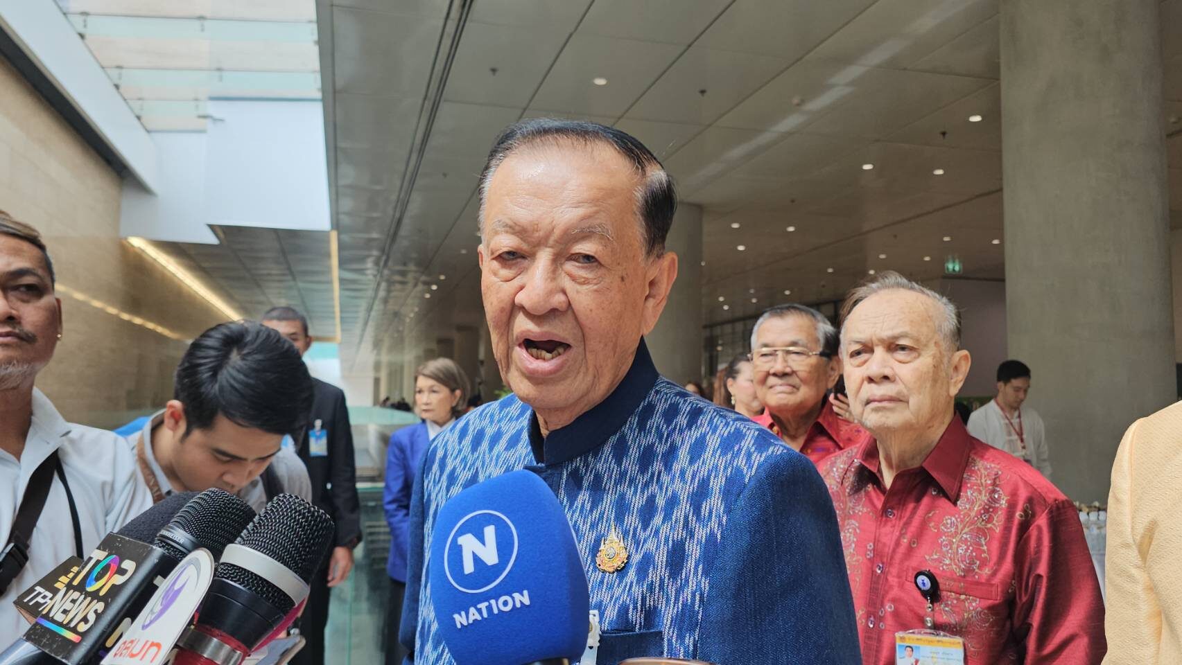 นายวันมูหะมัดนอร์ มะทา ประธานรัฐสภา