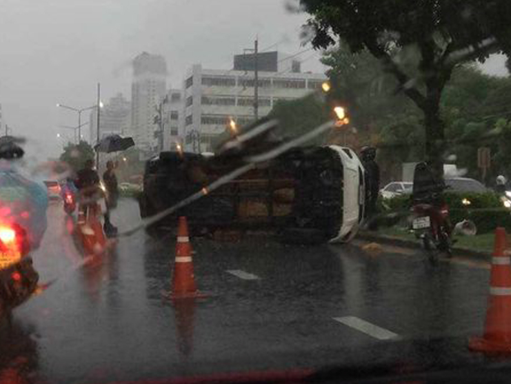 ฝนถล่ม
