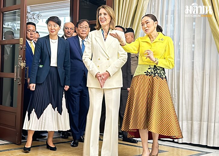 ต้อนรับประธานบริษัท00