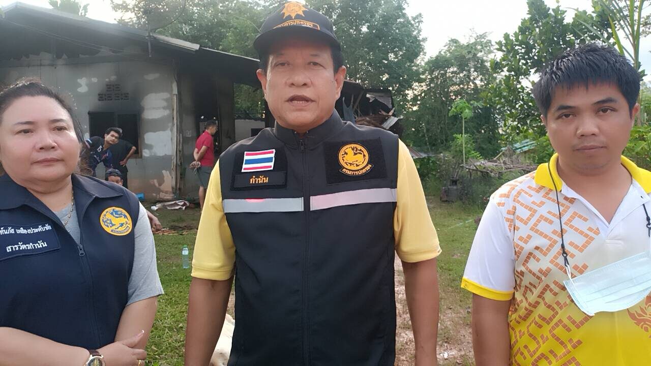 คลั่งจุดไฟเผาบ้าน