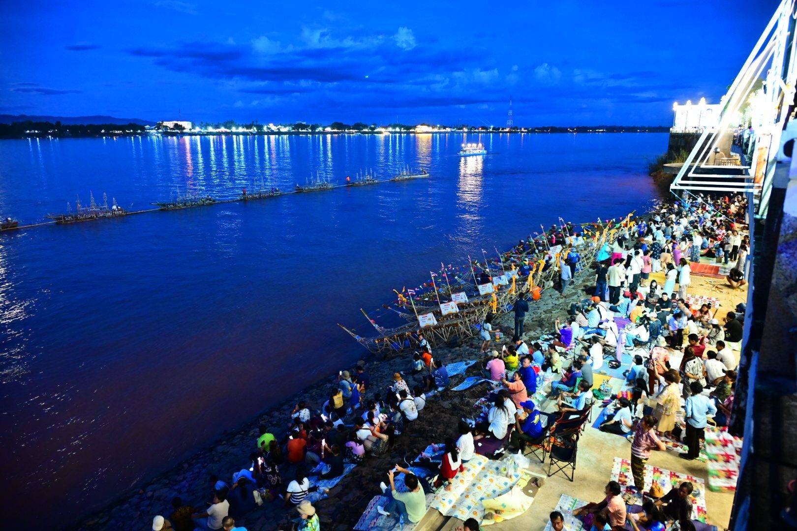 ไหลเรือไฟ
