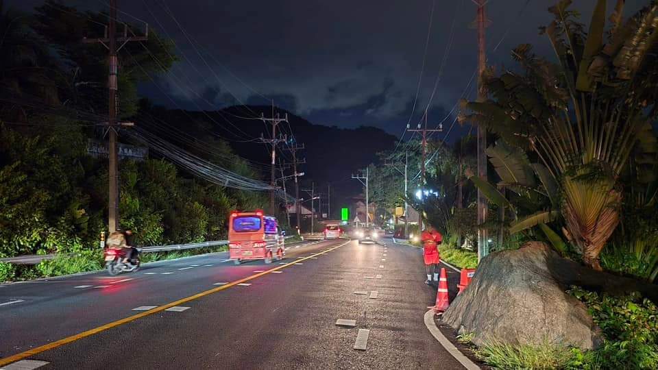 กระบะชนหิน