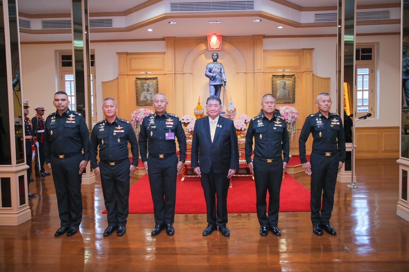 ปรับโครงสร้างกองทัพ