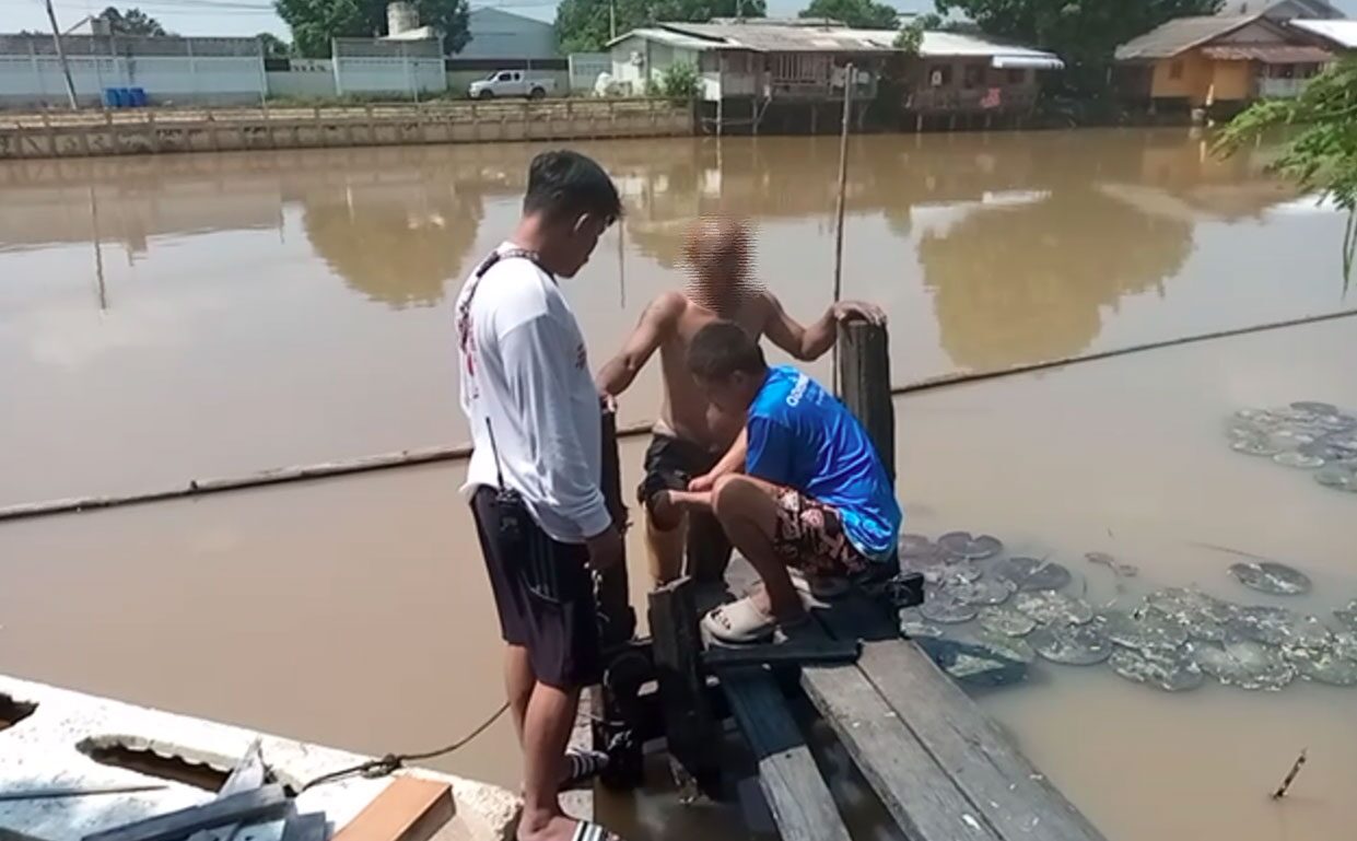 จุดไฟเผาตัวเอง