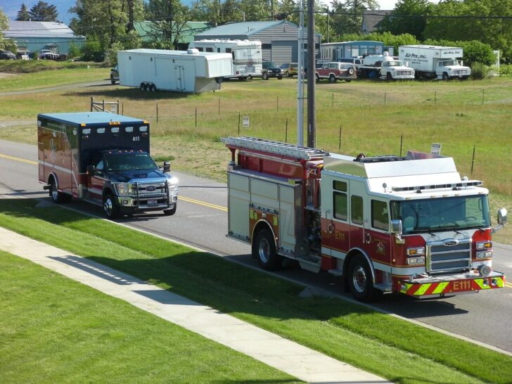 emergency-vehicles-2770875_1280