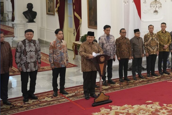 Coordinating Minister for Economics Airlangga Hartarto, Coordinating Minister for Political and Security Affairs Budi Gunawan, Vice President Gibran Rakabuming Raka, Coordinating Minister for Legal, Human Rights, Immigration and Correctional Affairs Yusril Ihza Mahendra, Coordinating Minister for Human Development and Cultural Affairs Pratikno, Coordinating Minister for Community Empowerment Muhaimin Iskandar, Minister of State Secretary Prasetyo Hadi and Minister of Foreign Affairs Sugiono