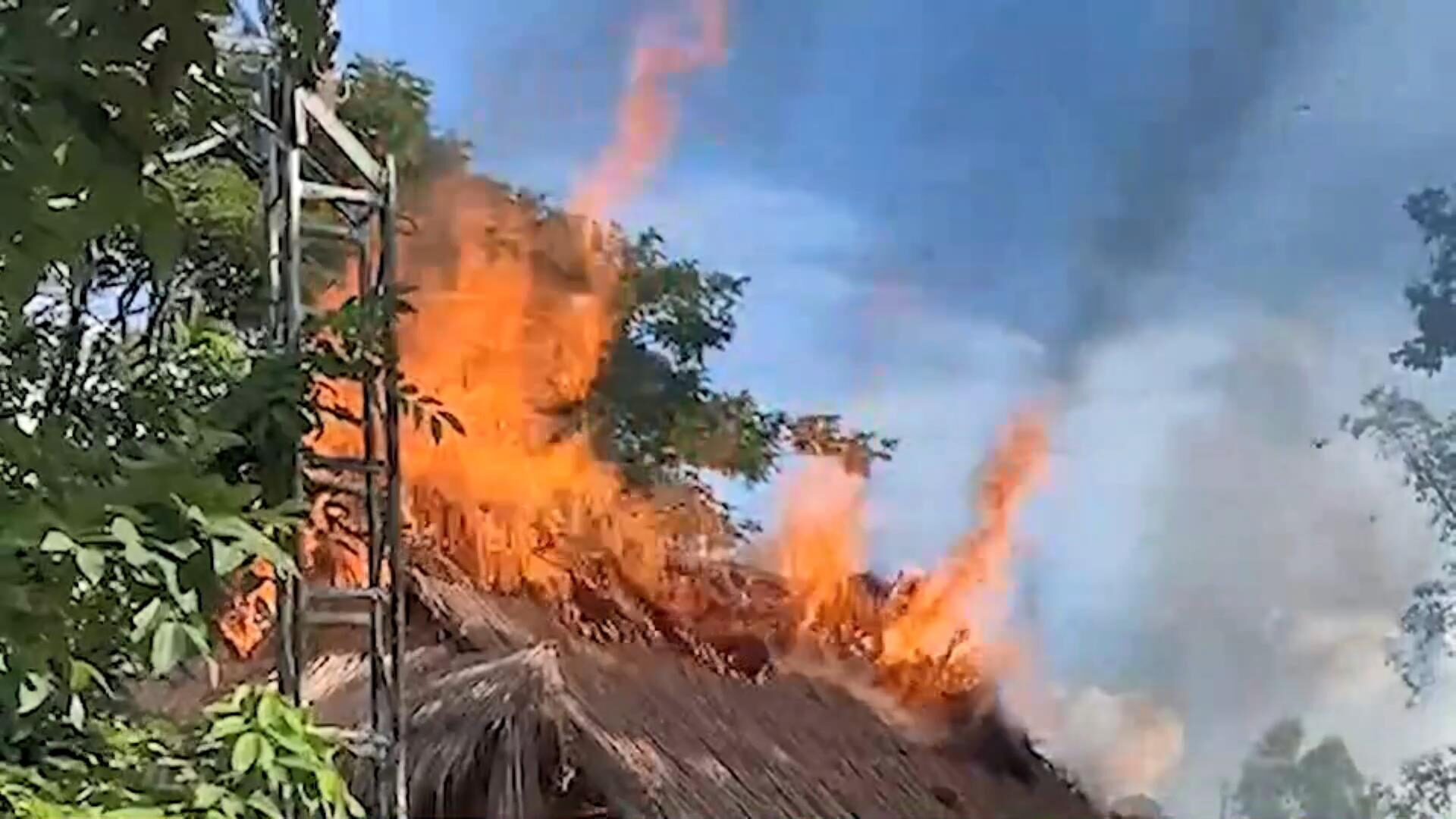 เล่นประทัด