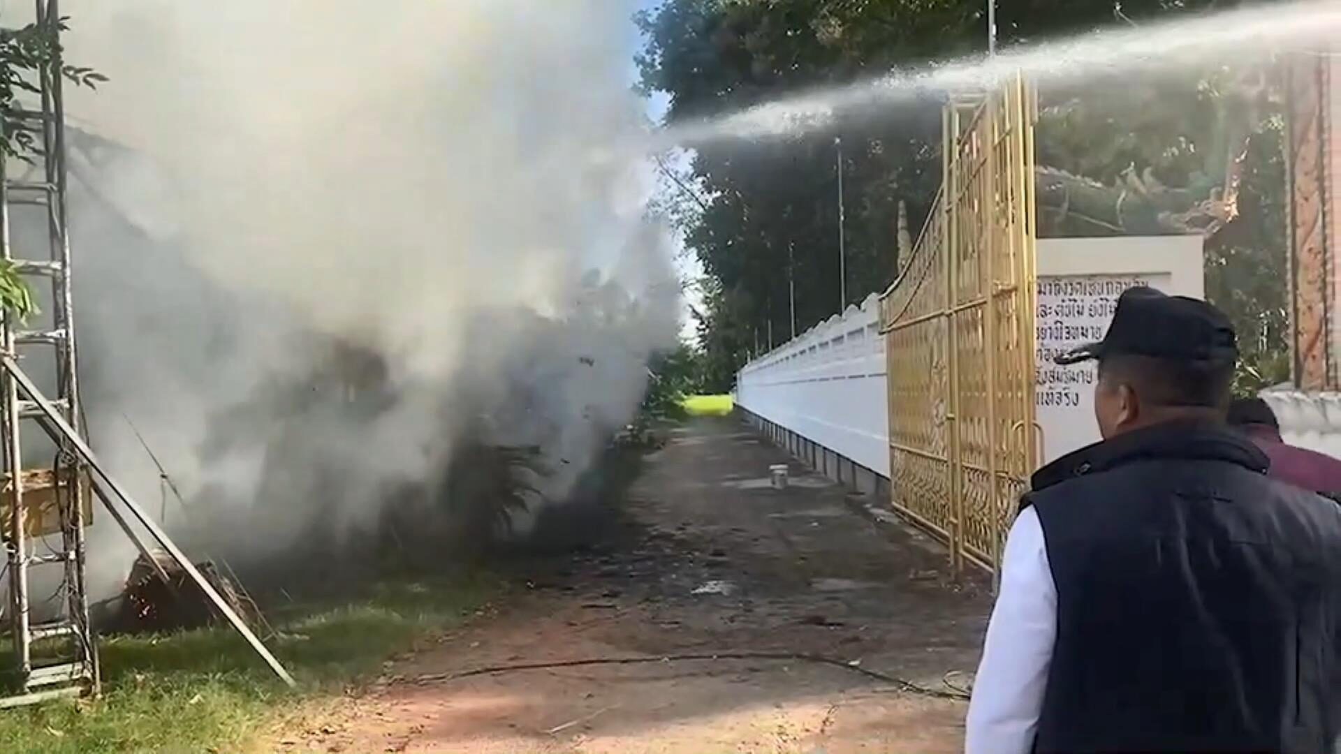 เล่นประทัด