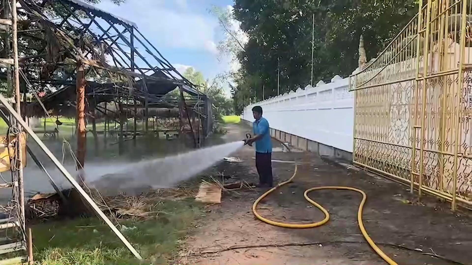 เล่นประทัด