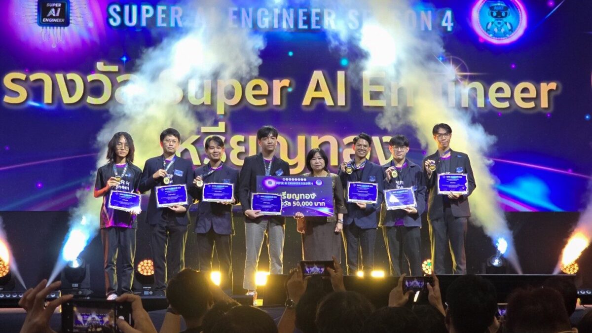 เหล่าคนเก่งในโครงการ Super AI Engineer Season 4 รับเหรียญรางวัลในงาน AI ...