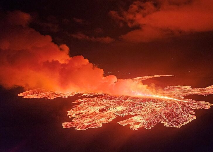 Icelandic volcano erupts near Grindavik